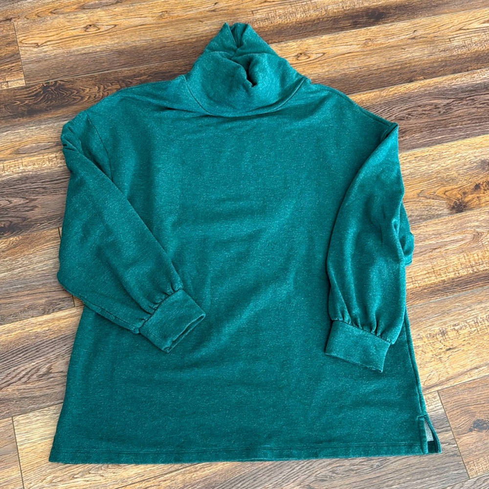 Gap Maternity sweater / shirt / top. Green, cozy and perfect for Christmas.